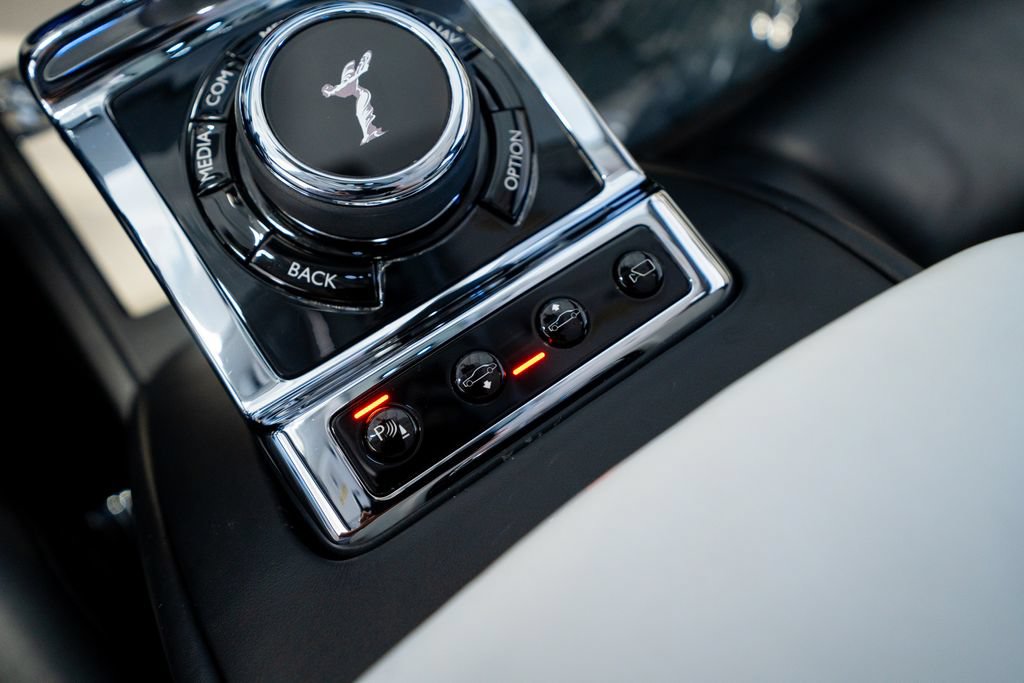 Used 2019 Rolls-Royce Phantom Sedan RWD image 45