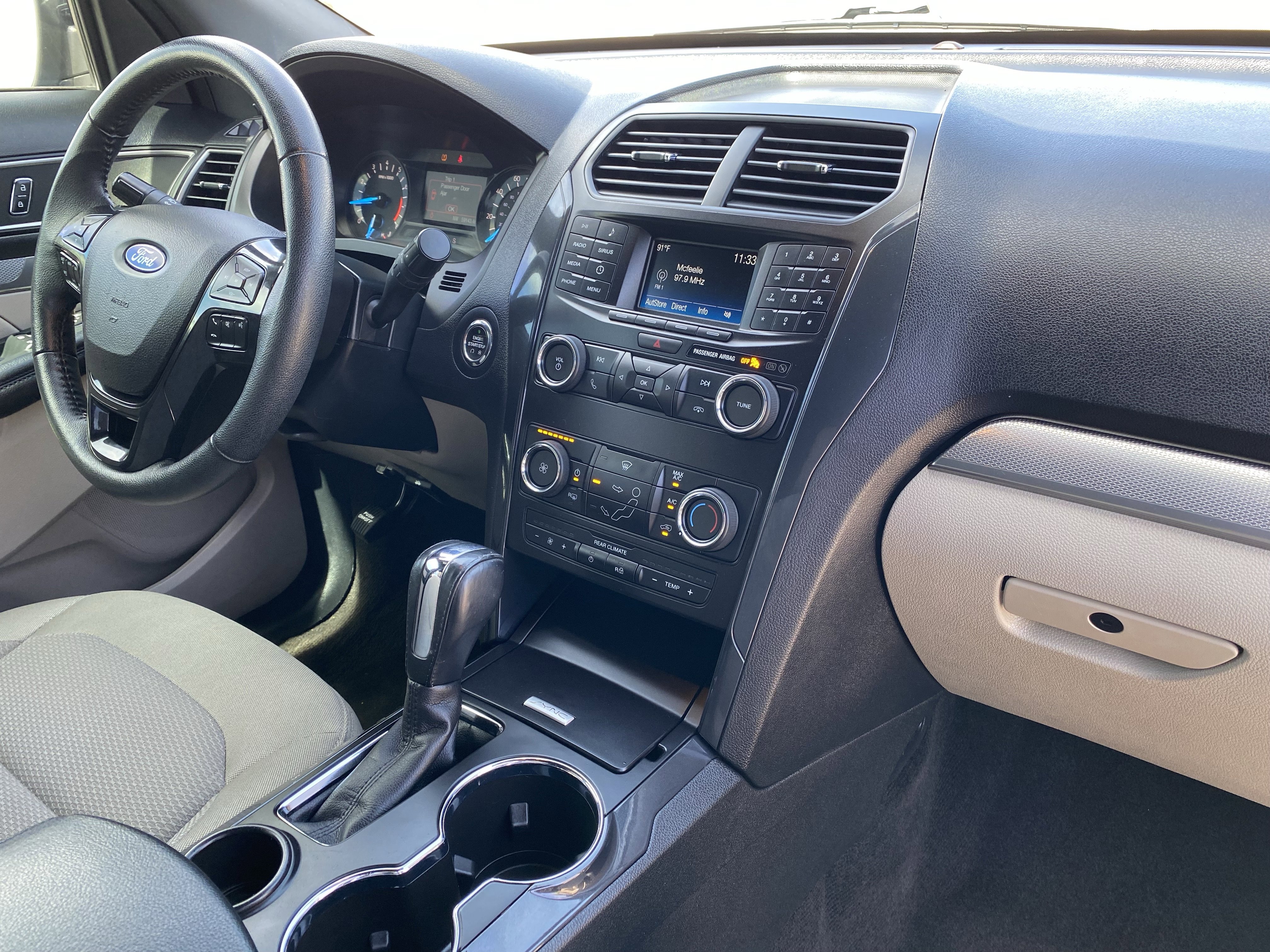 Used 2018 Ford Explorer XLT image 12