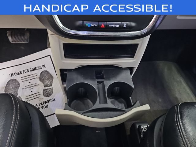 Used 2013 Chrysler Town & Country Touring FWD image 23