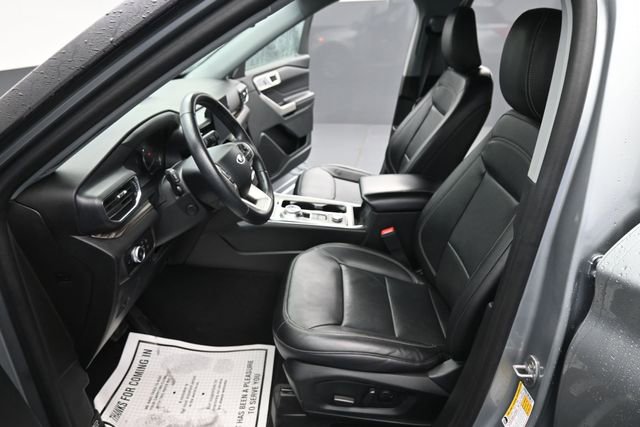 Used 2023 Ford Explorer Limited w/ Equipment Group 301A AWD/4WD image 15