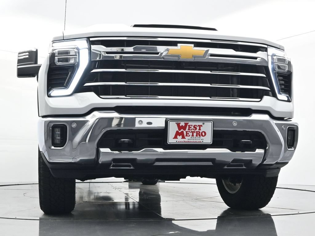 Used 2025 Chevrolet Silverado 2500 LTZ w/ LTZ Premium Package AWD/4WD image 31