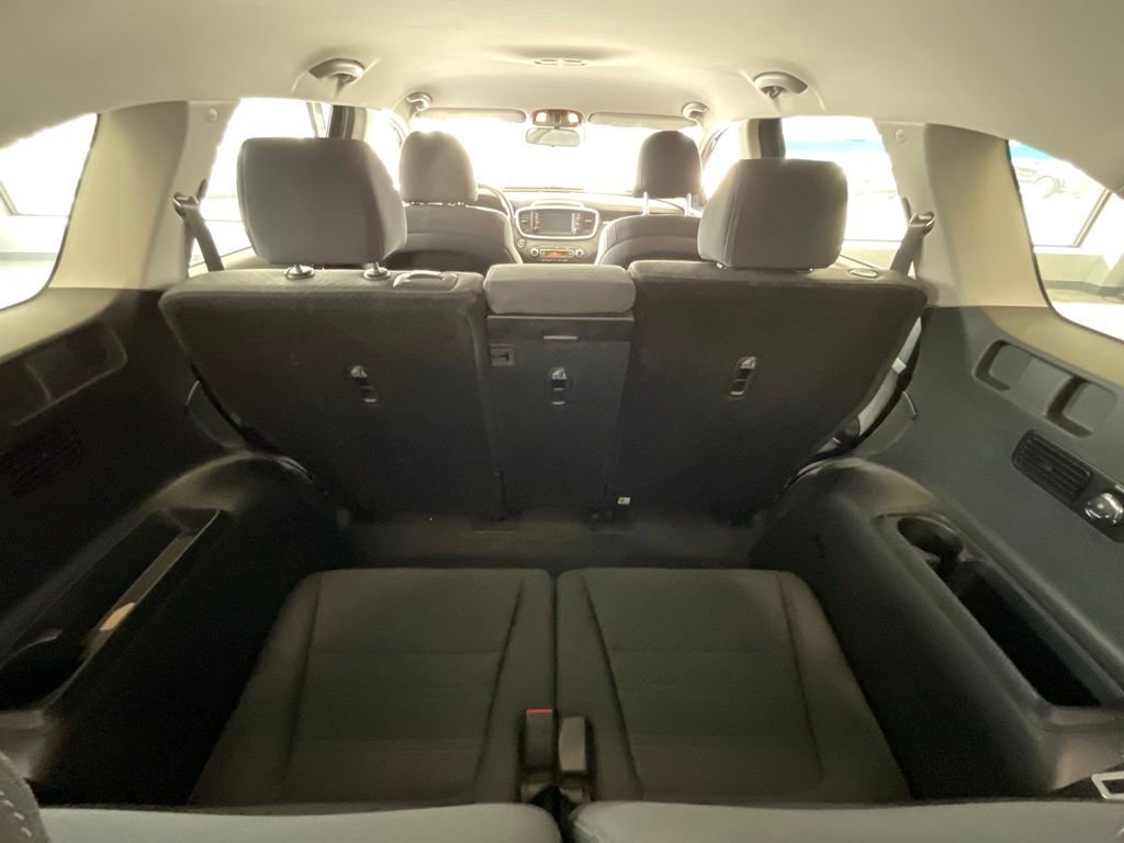 Used 2020 Kia Sorento S image 23
