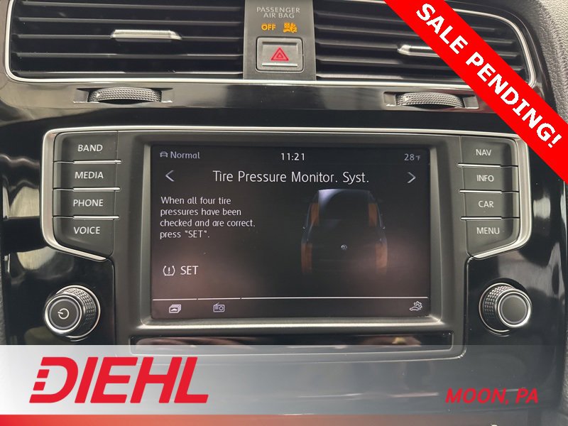 Used 2017 Volkswagen Golf R 4-Door image 31