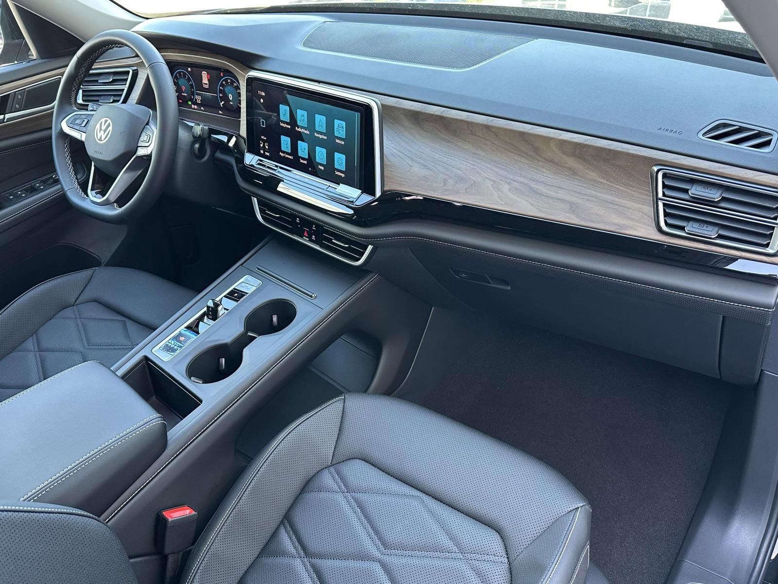 New 2026 Volkswagen Atlas SE FWD image 12