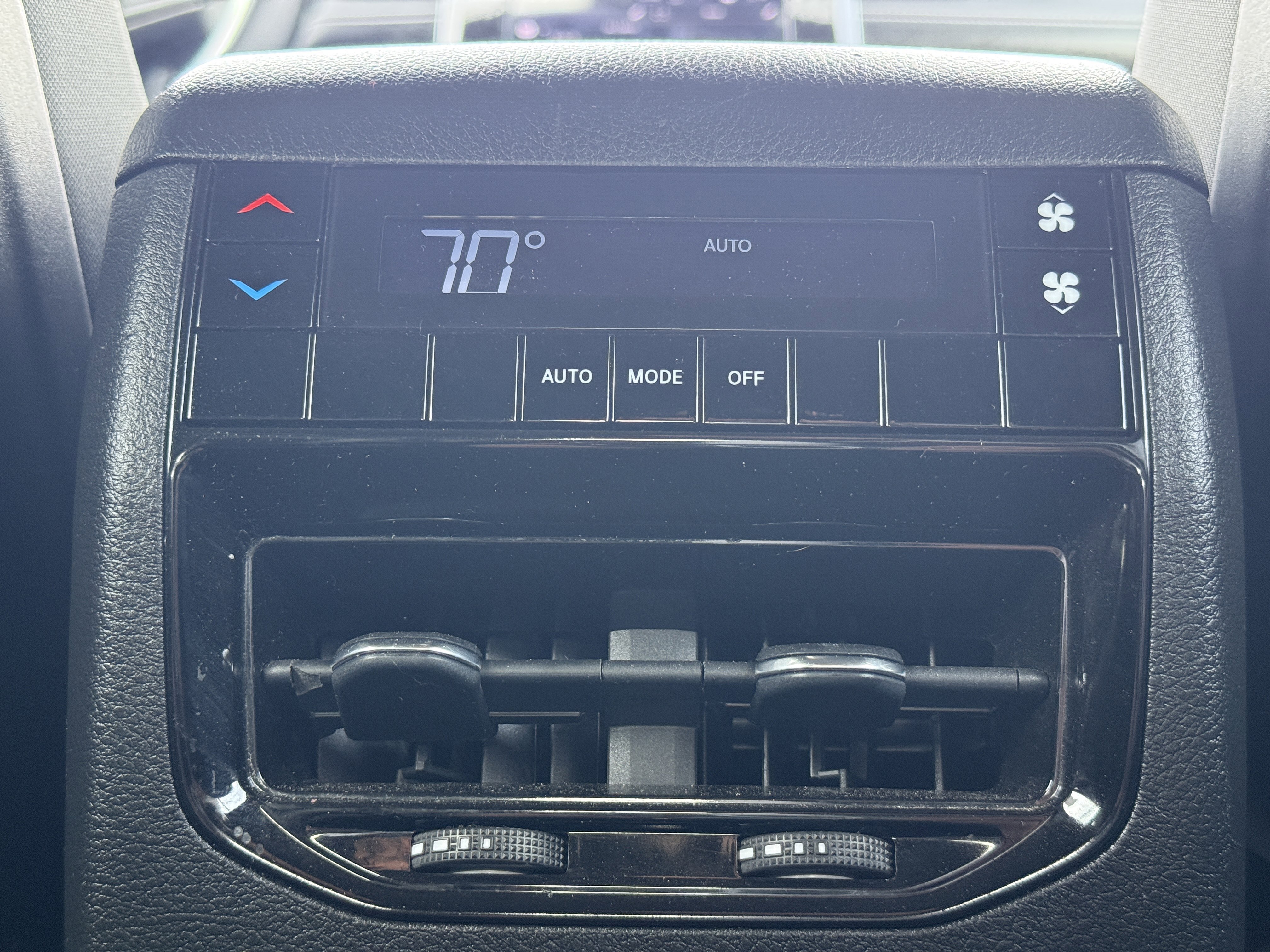 Used 2023 Jeep Grand Cherokee L Laredo image 34