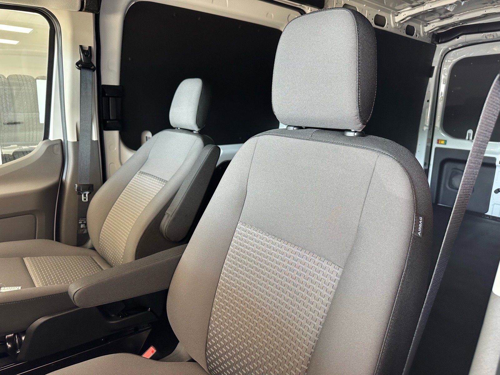 New 2026 Ford Transit 250 148 Medium Roof image 18