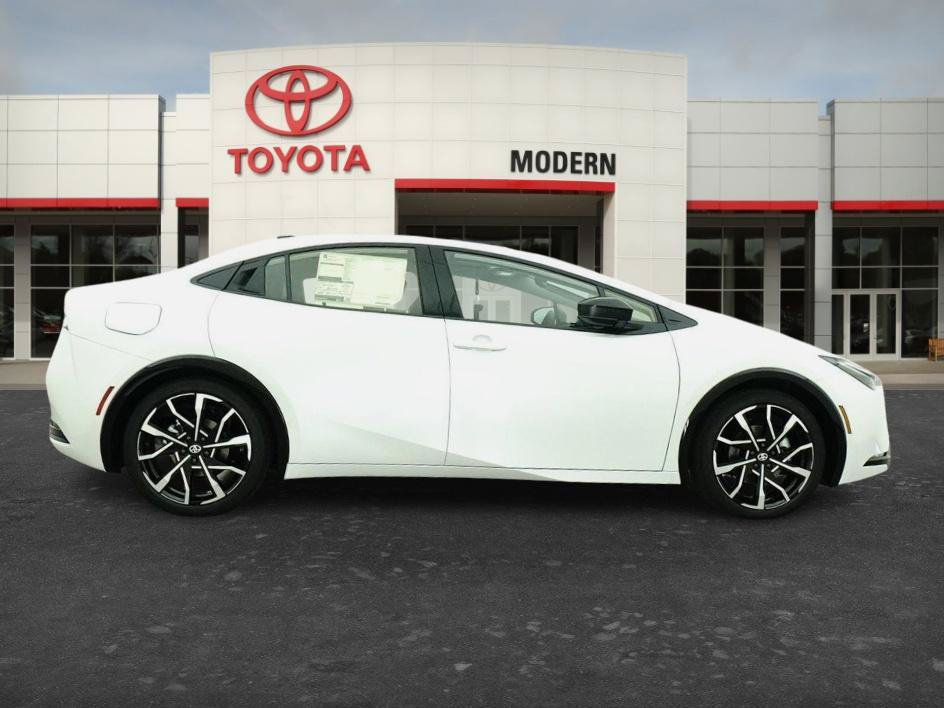 New 2027 Toyota Prius Plug-In Hybrid FWD image 13
