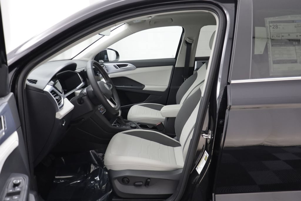 New 2026 Volkswagen Taos SE AWD/4WD image 6