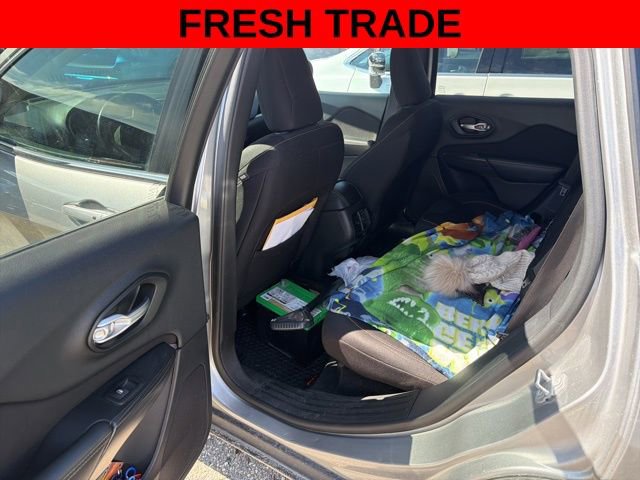 Used 2015 Jeep Cherokee Latitude w/ Comfort/Convenience Group image 11