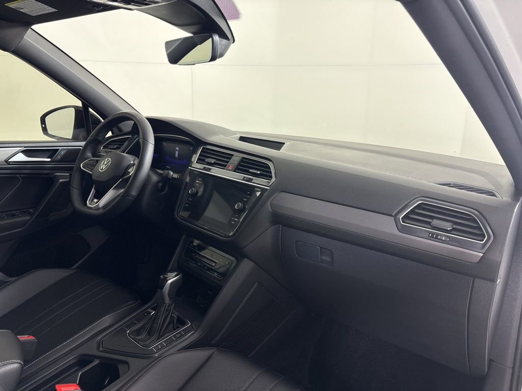 Used 2022 Volkswagen Tiguan SE R-Line image 13