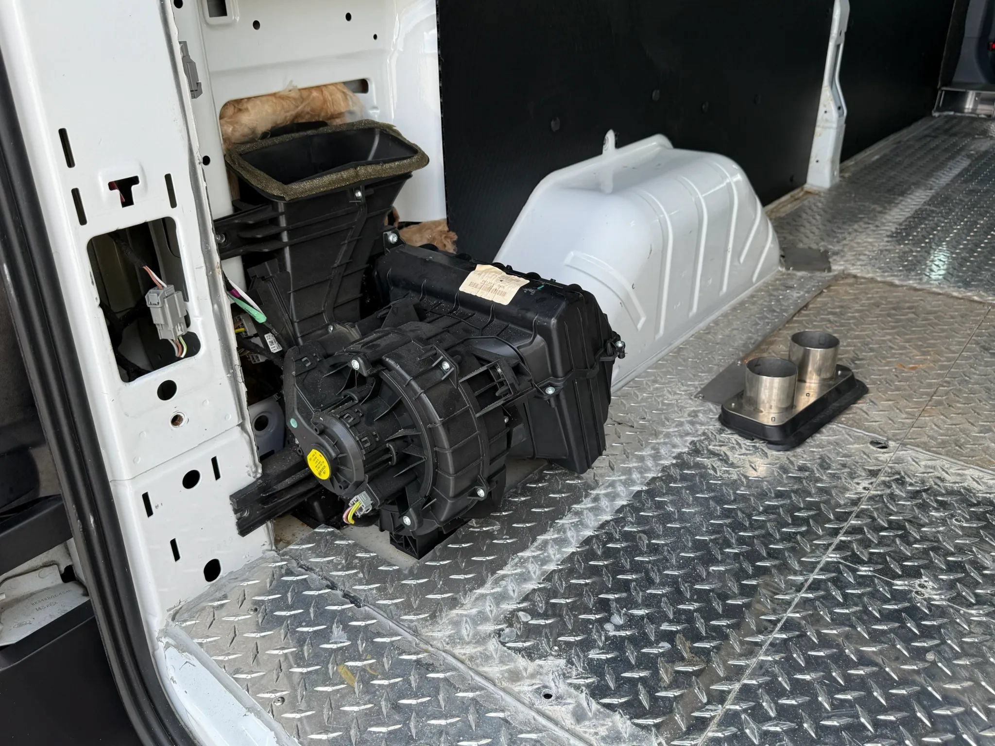 Used 2019 Ford Transit 250 148 Low Roof RWD image 45