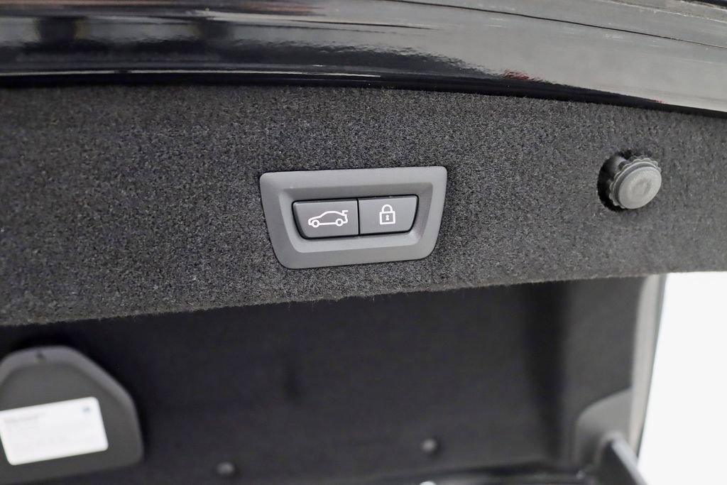 Used 2022 BMW ALPINA B7 xDrive w/ Luxury Rear Seating Package image 46