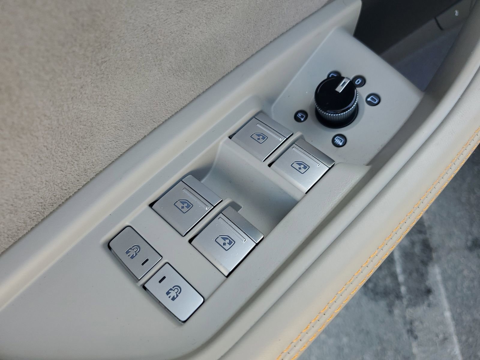 Used 2024 Audi Q8 e-tron Prestige w/ Prestige Package image 21