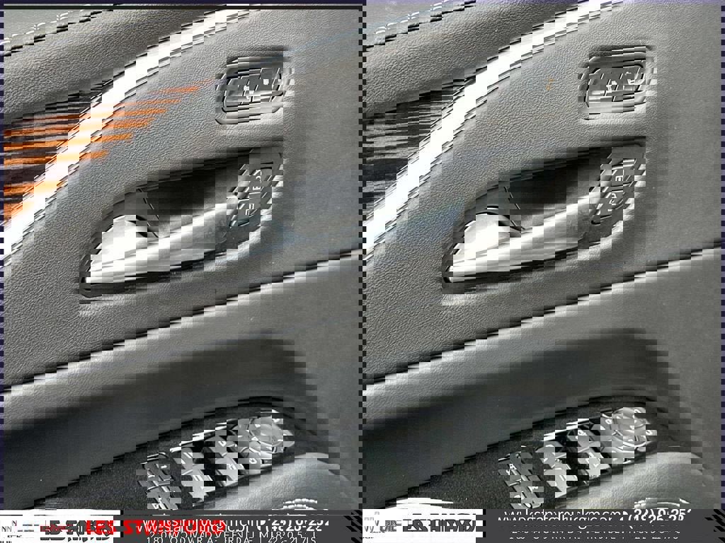 Used 2023 Cadillac Escalade Luxury w/ LPO, Illumination Package image 18