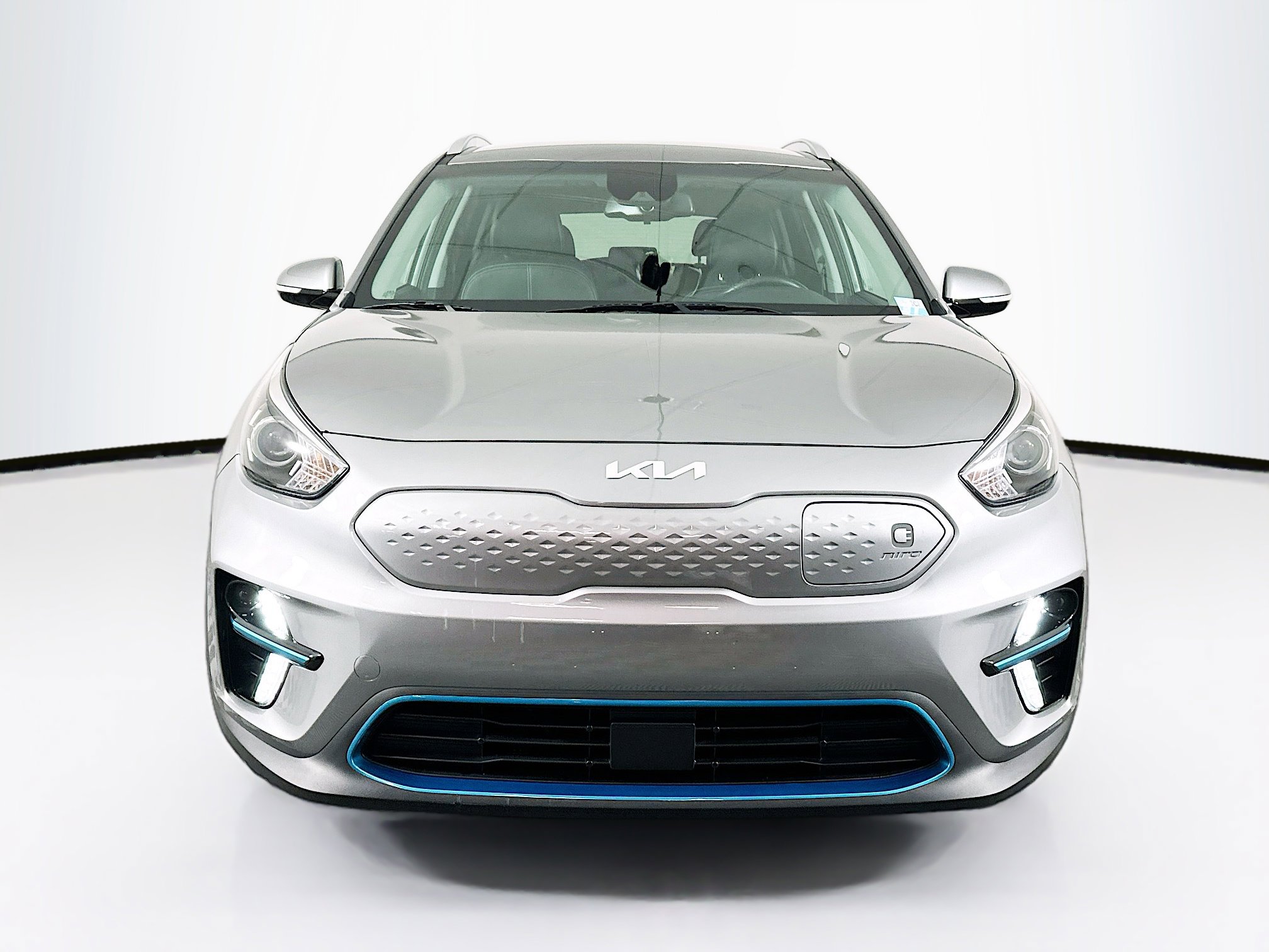 Used 2022 Kia Niro EX image 2