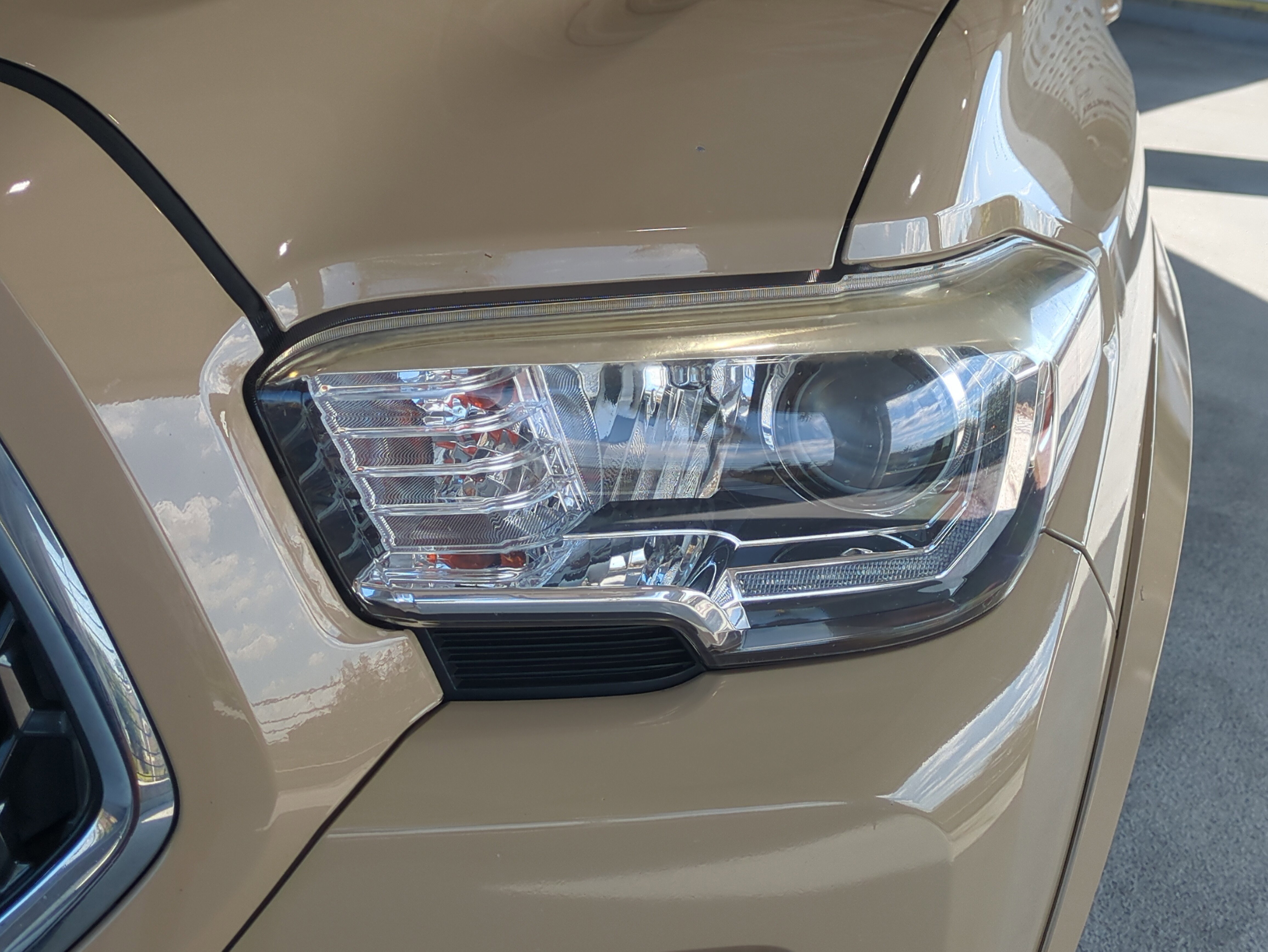 Used 2018 Toyota Tacoma TRD Sport image 10