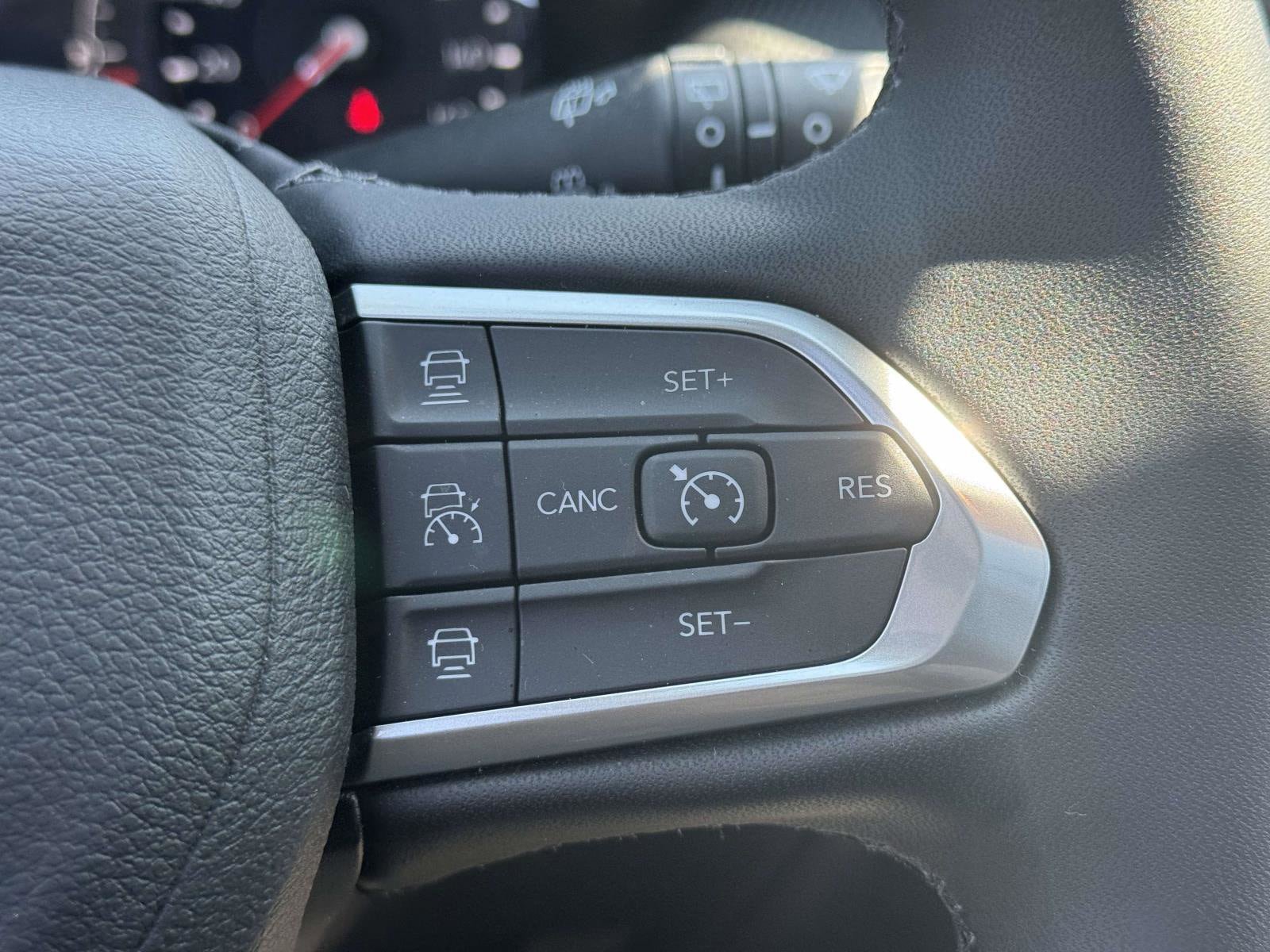 Used 2025 Jeep Compass Limited w/ Sun & Sound Group AWD/4WD image 21