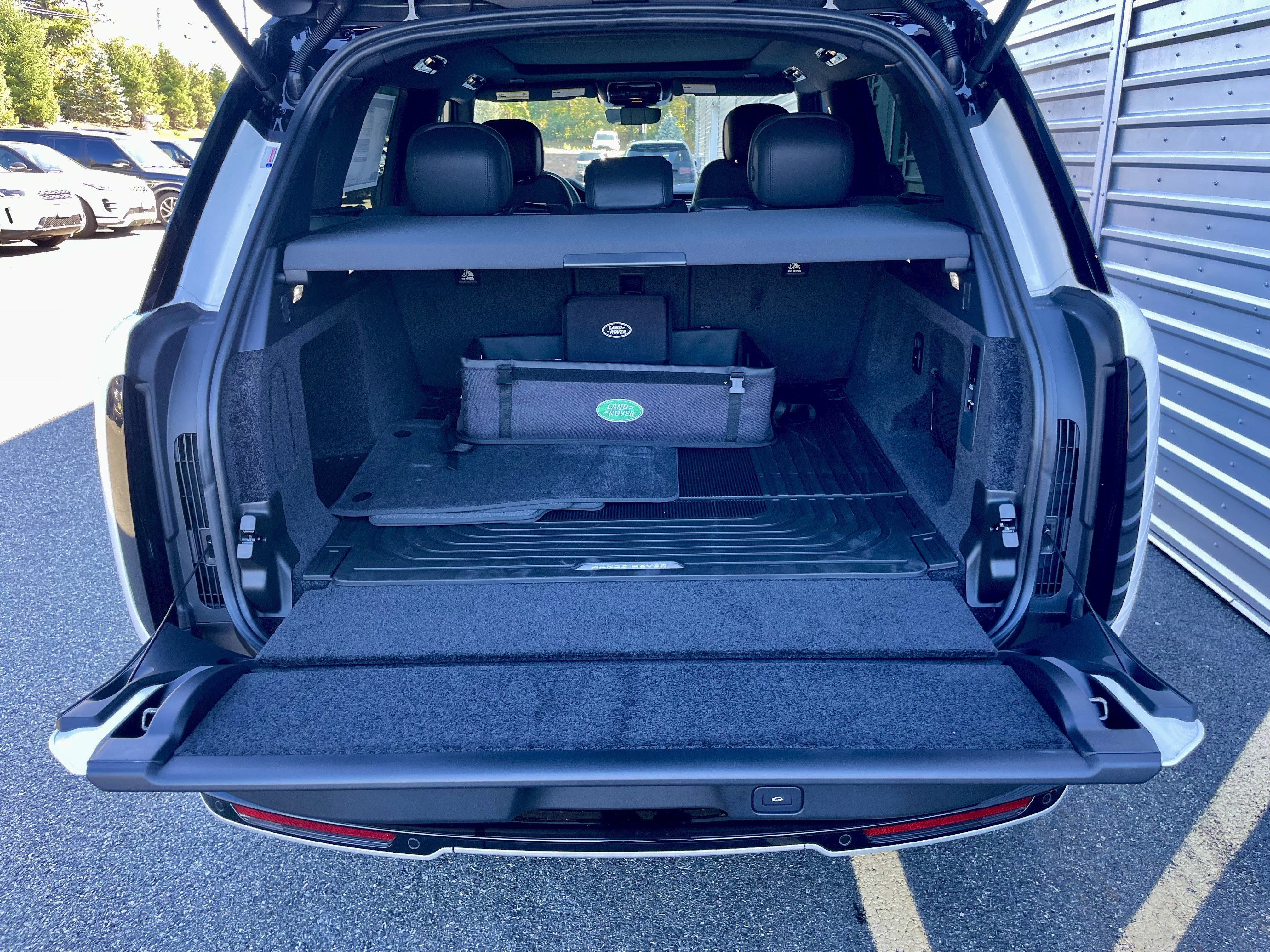New 2025 Land Rover Range Rover SE image 36