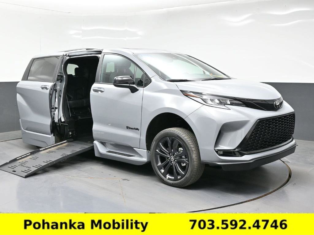 Used 2026 Toyota Sienna XSE FWD image 1