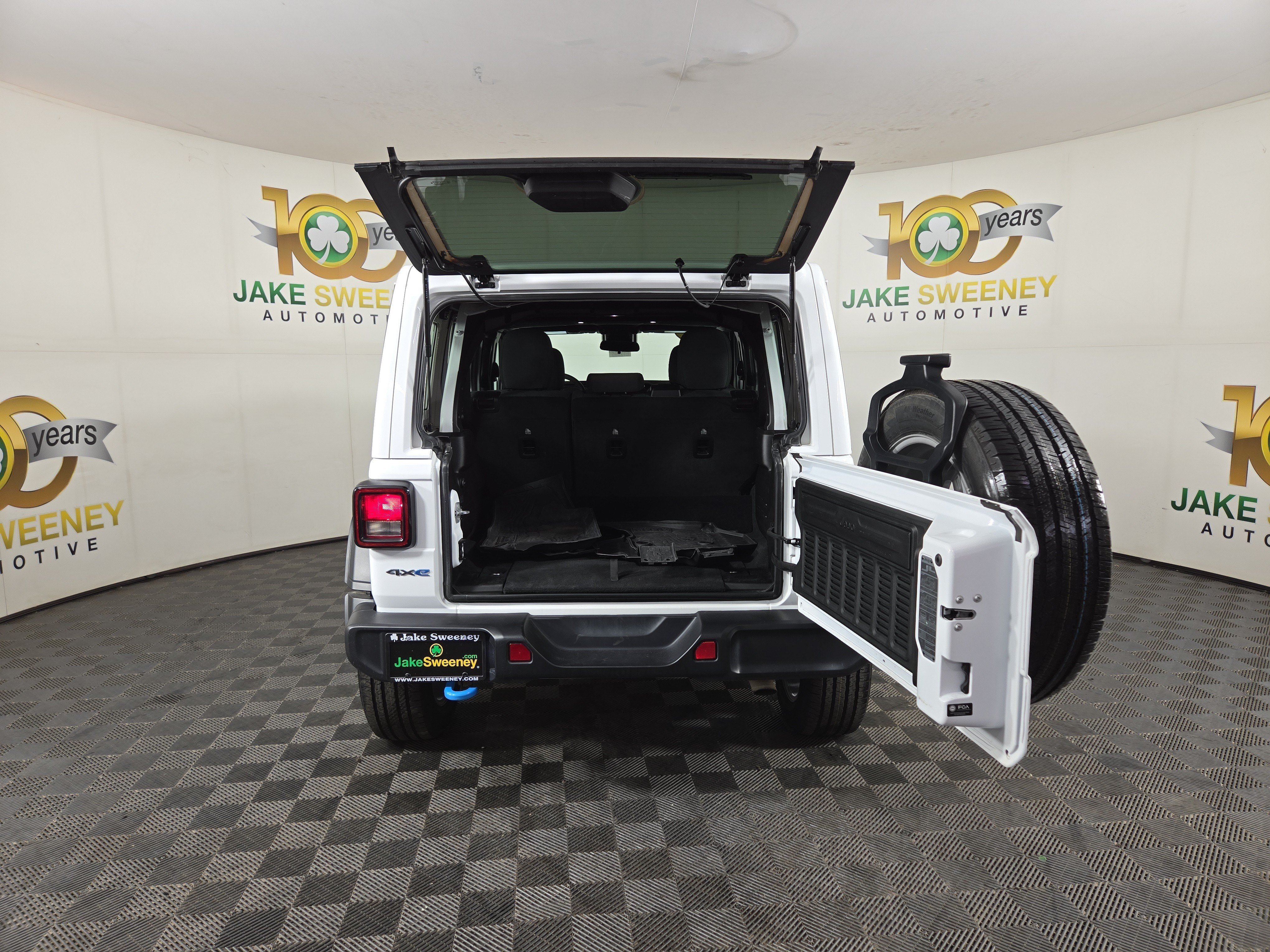 Certified 2024 Jeep Wrangler Unlimited w/ Convenience Group AWD/4WD image 33