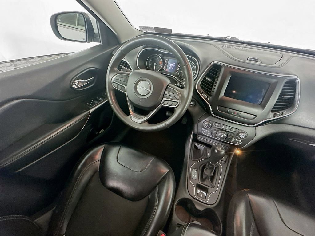 Used 2020 Jeep Cherokee Latitude Plus image 9