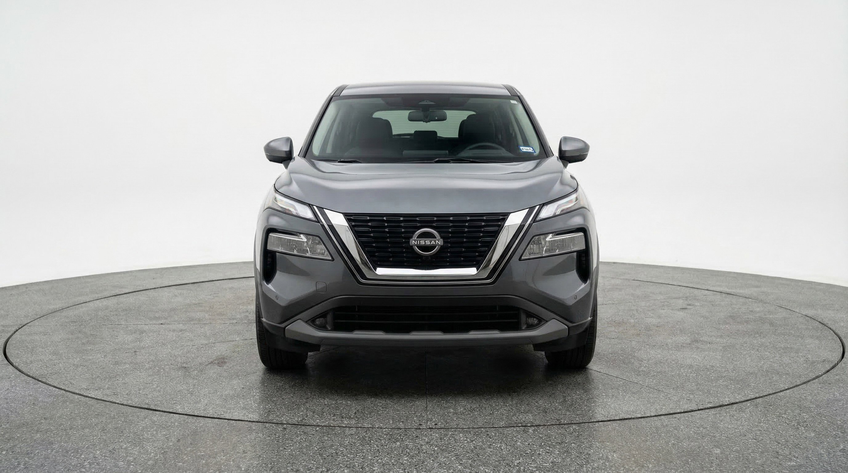 Used 2024 Nissan Rogue SV image 2