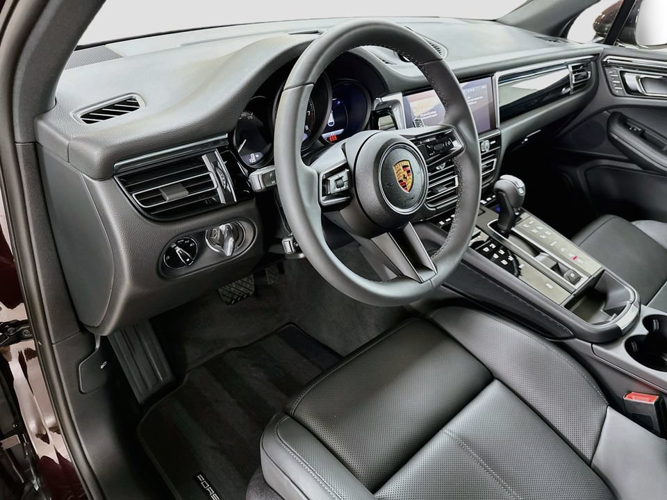 New 2026 Porsche Macan AWD/4WD image 4