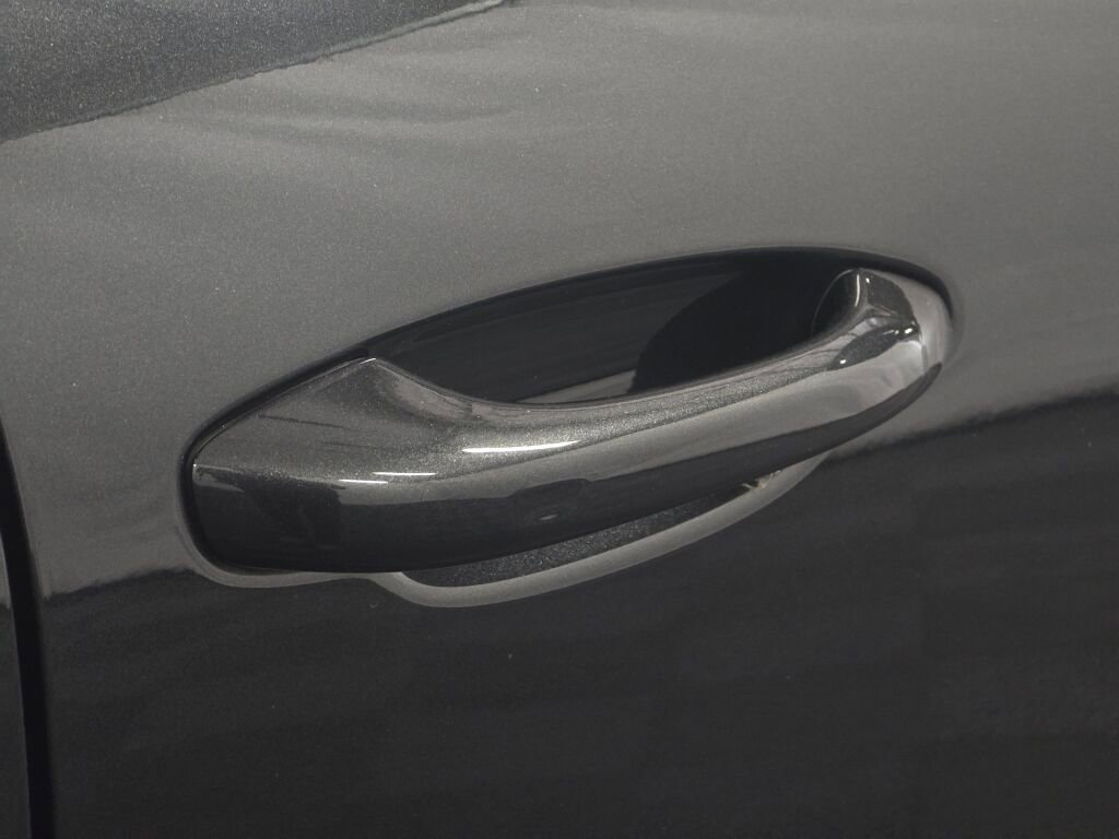 Certified 2025 Porsche Macan image 32