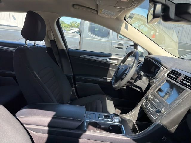 Used 2020 Ford Fusion SE FWD image 12