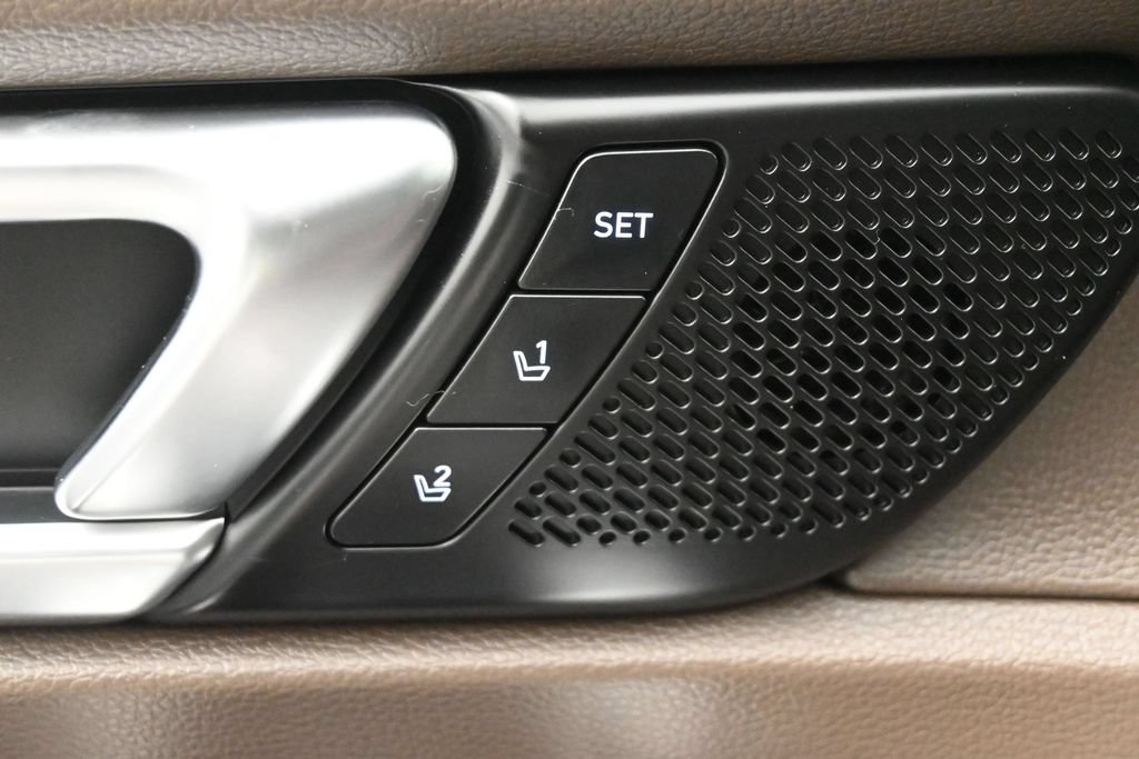 Used 2022 Kia Telluride SX w/ Towing Package FWD image 5