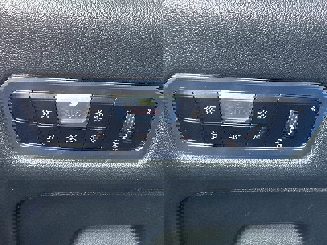 Used 2023 BMW X6 xDrive40i w/ M Sport Package image 29