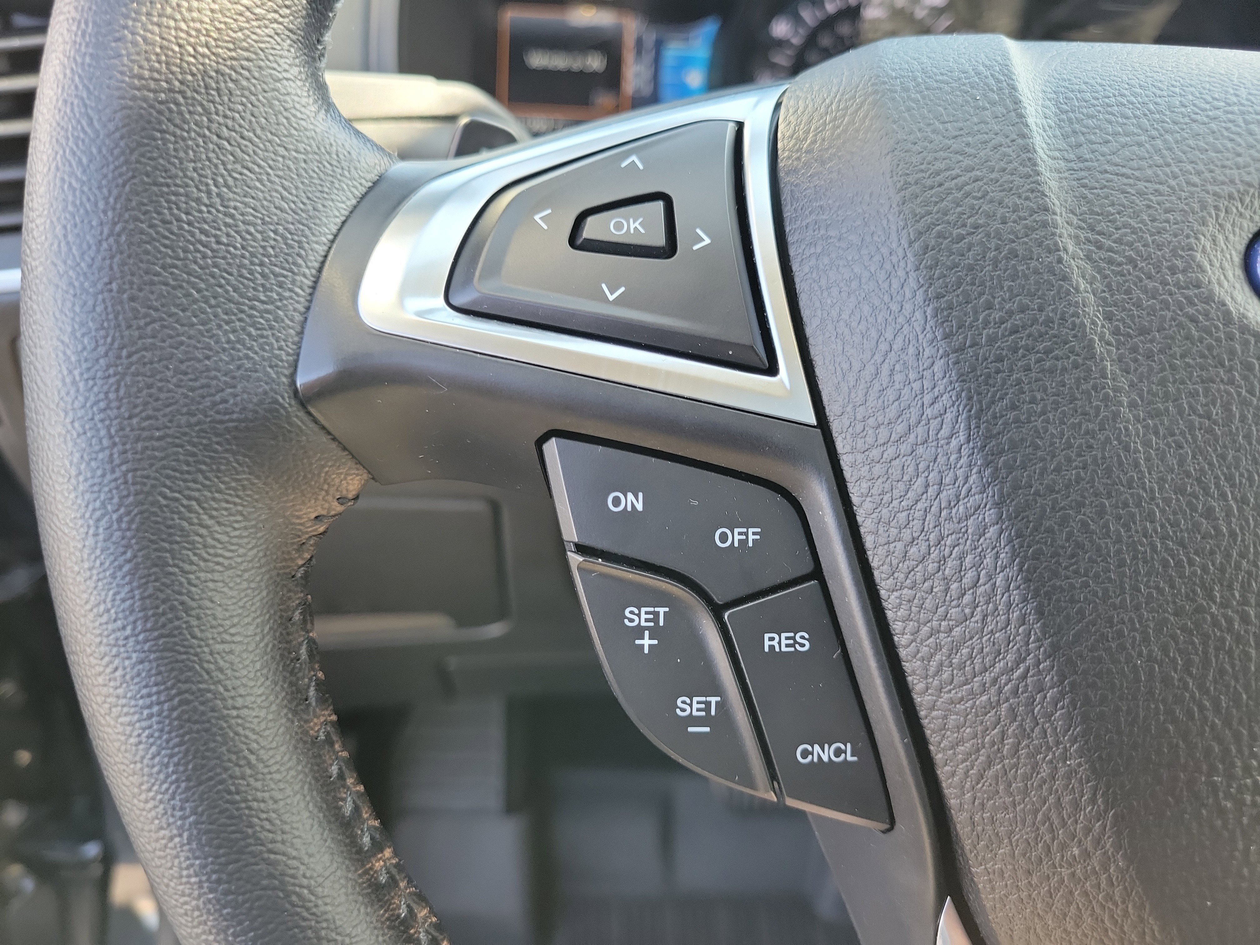 Certified 2022 Ford Edge Titanium w/ Class II Trailer Tow Package image 5