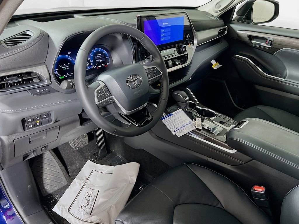 Certified 2026 Toyota Highlander Platinum image 10