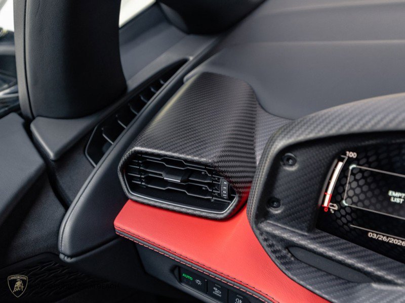 Used 2025 Lamborghini Revuelto image 20