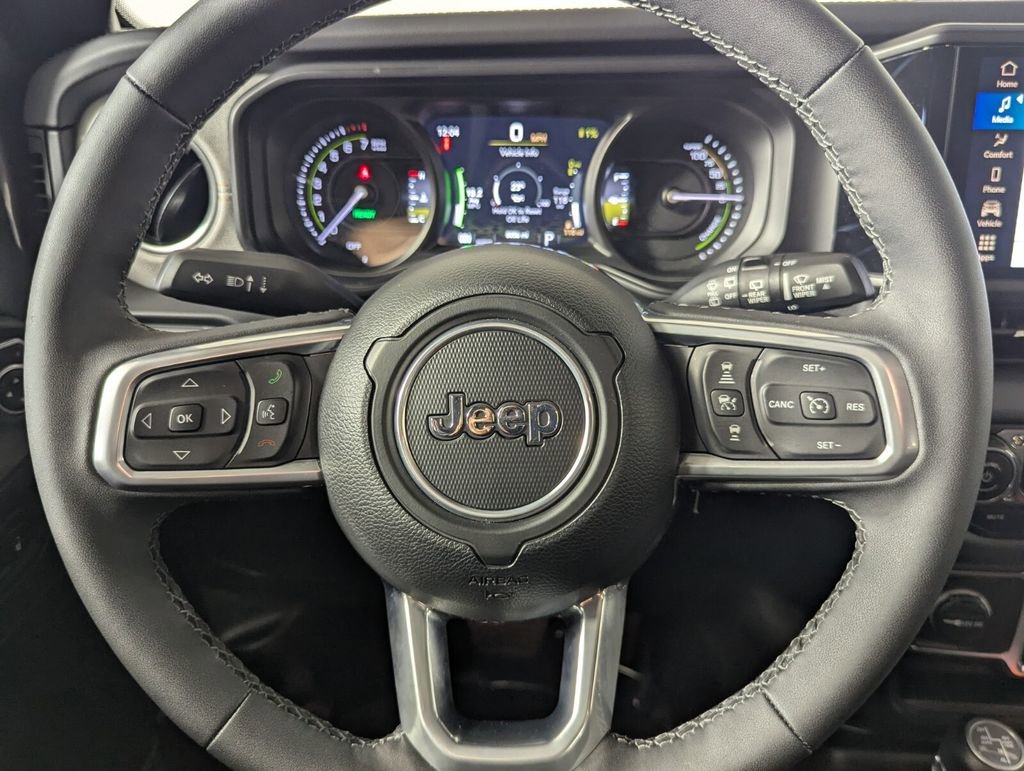 Used 2025 Jeep Wrangler Unlimited Sahara AWD/4WD image 17