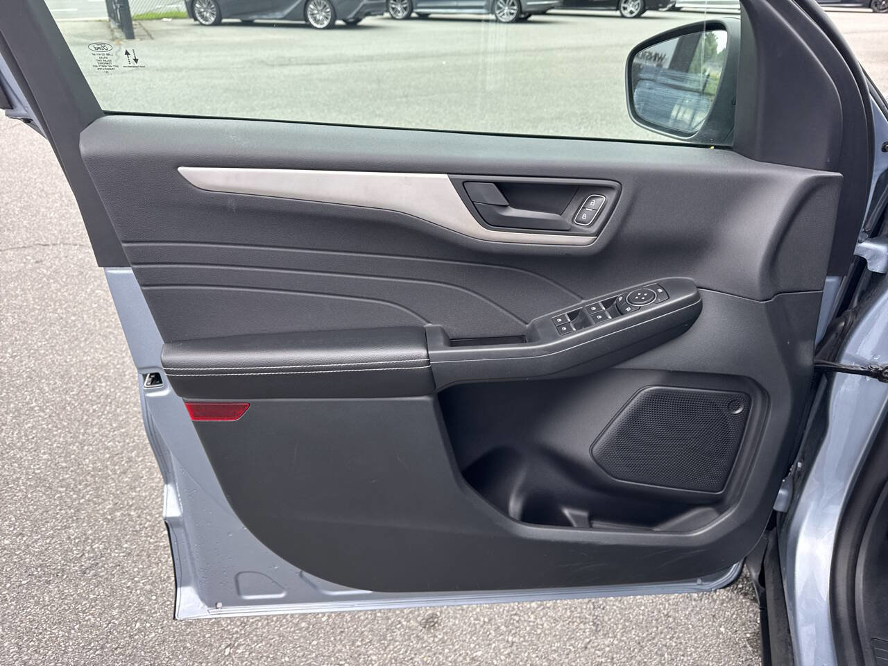Used 2022 Ford Escape SE w/ SE Sport Appearance Package image 24