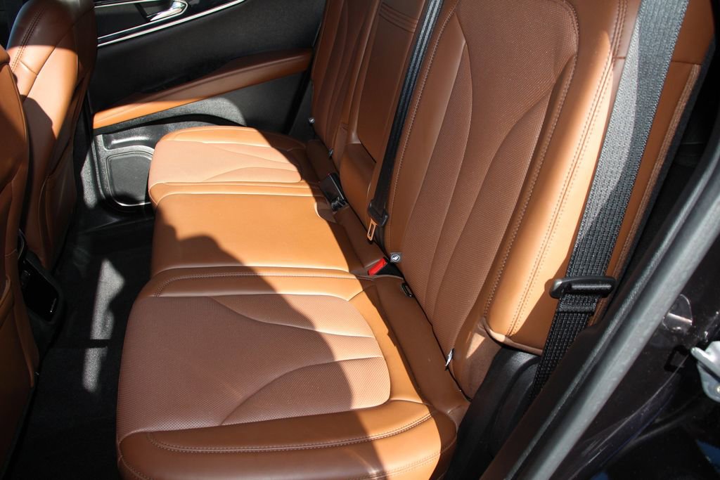 Used 2023 Lincoln Nautilus Reserve w/ Monochromatic Package image 16