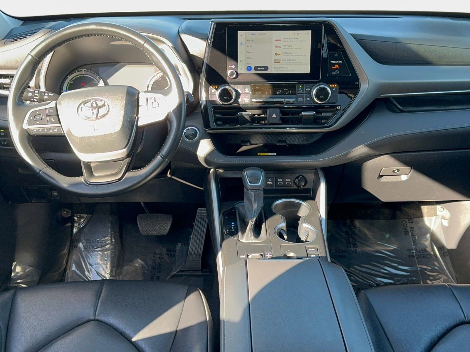 Used 2023 Toyota Highlander XLE image 10