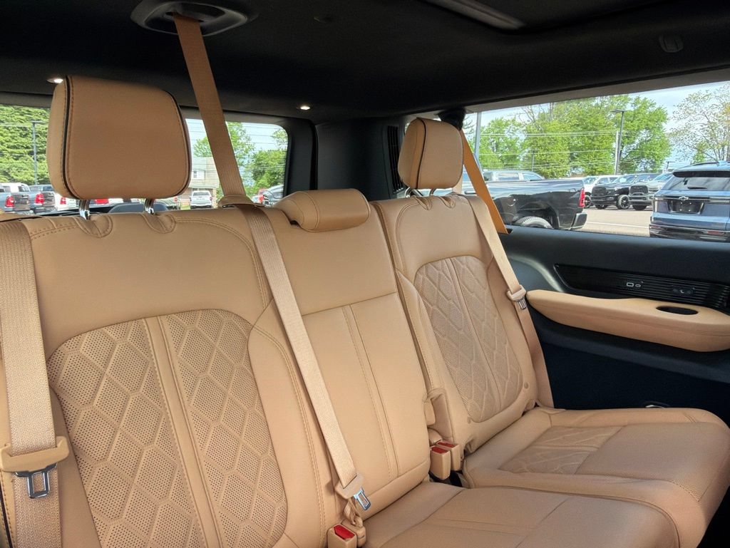 Certified 2025 Jeep Grand Wagoneer L Series III w/ Rear Seat Video Group 1 AWD/4WD image 12