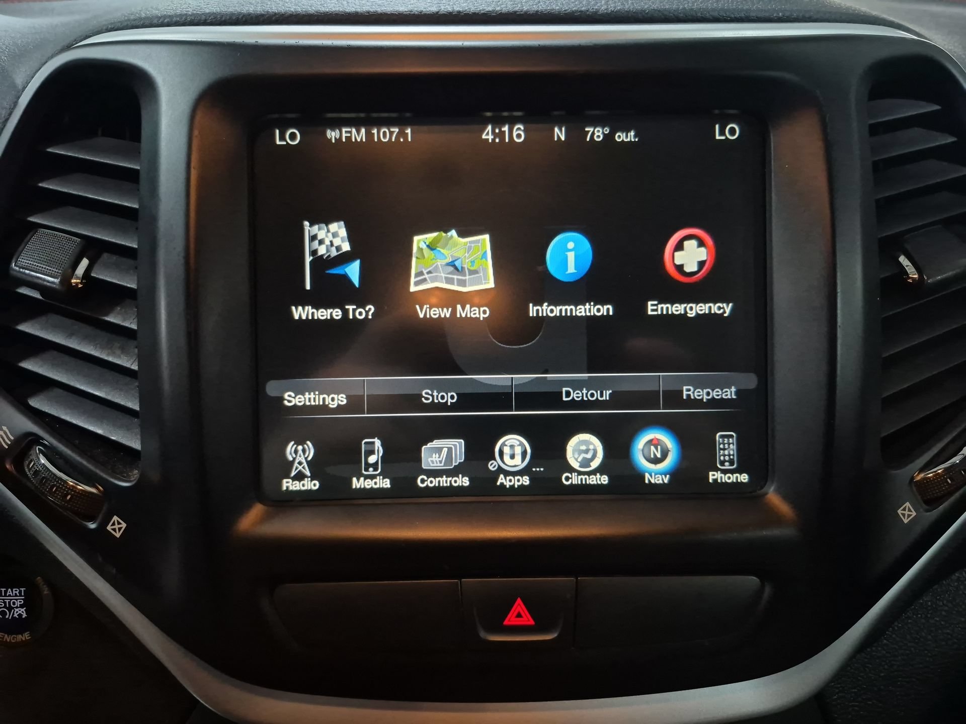Used 2016 Jeep Cherokee Trailhawk w/ Comfort/Convenience Group AWD/4WD image 15
