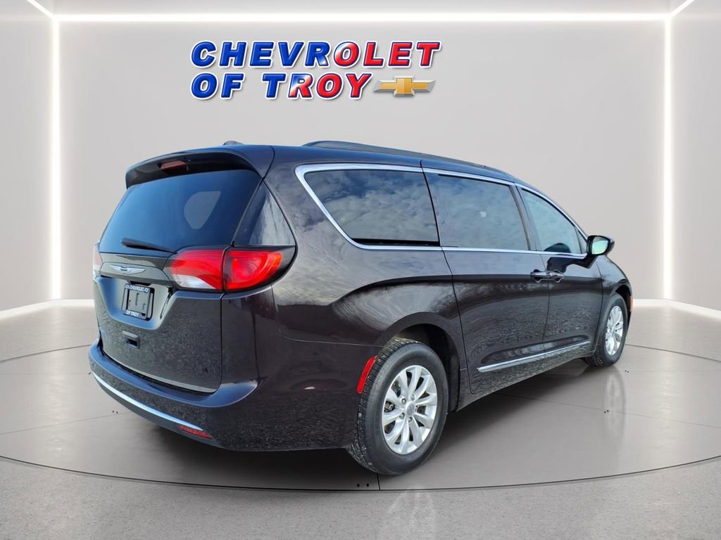 Used 2017 Chrysler Pacifica Touring-L image 9