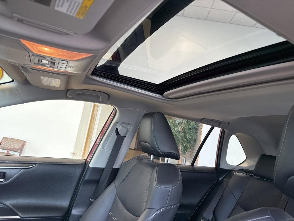 Used 2019 Toyota RAV4 Limited image 13