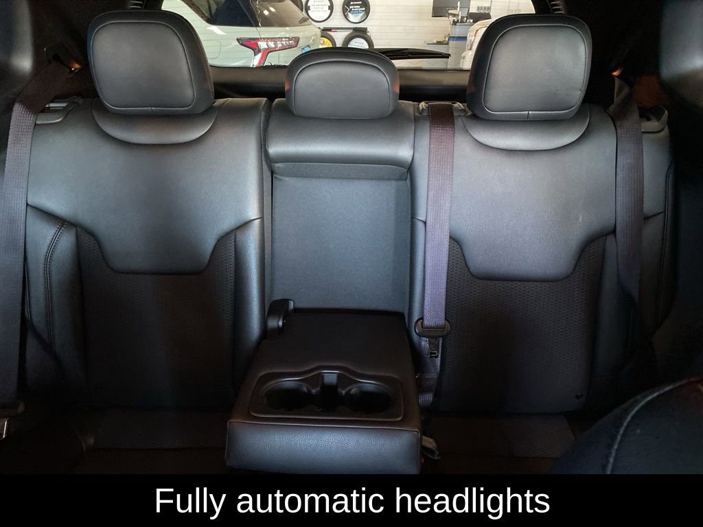 Used 2025 Jeep Compass Trailhawk AWD/4WD image 13