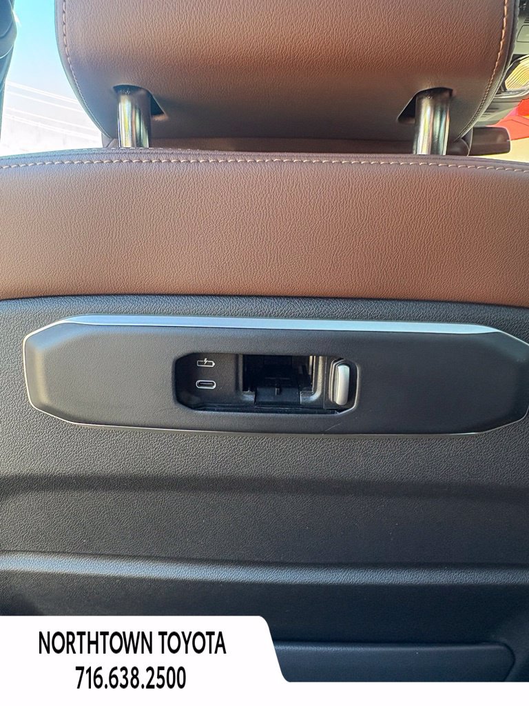 Used 2024 BMW X6 M60i AWD/4WD image 26