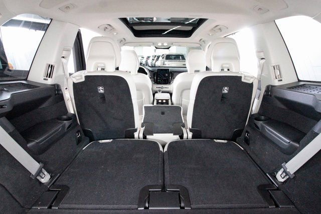 Used 2025 Volvo XC90 B6 Ultra w/ Protection Package image 31