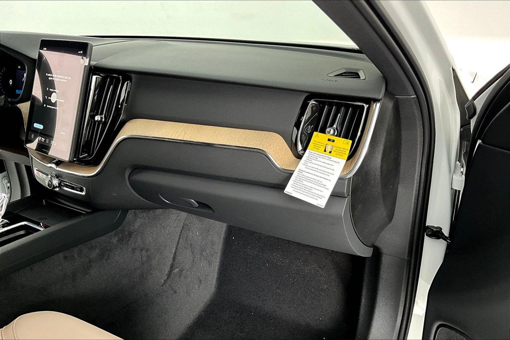 New 2026 Volvo XC60 B5 Plus w/ Protection Package Premier AWD/4WD image 5