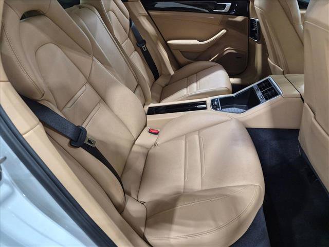 Used 2020 Porsche Panamera RWD image 21