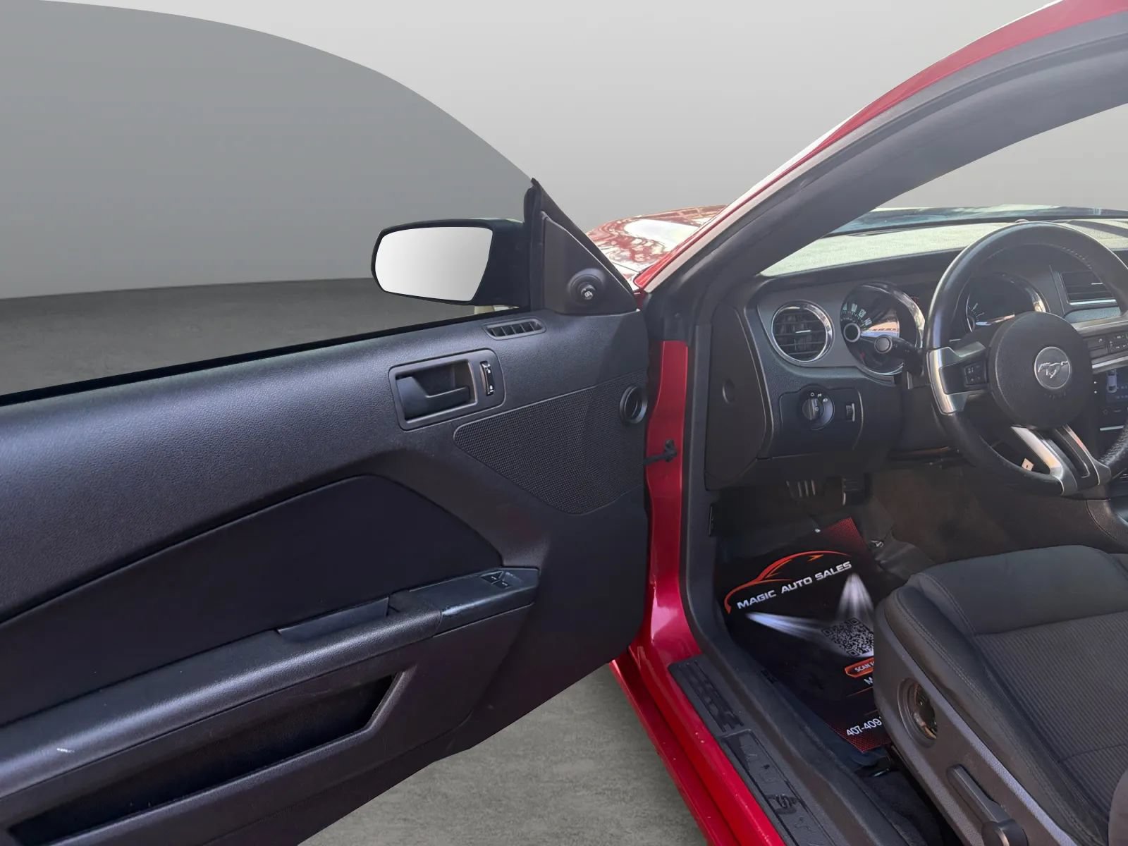 Used 2013 Ford Mustang Coupe RWD image 11