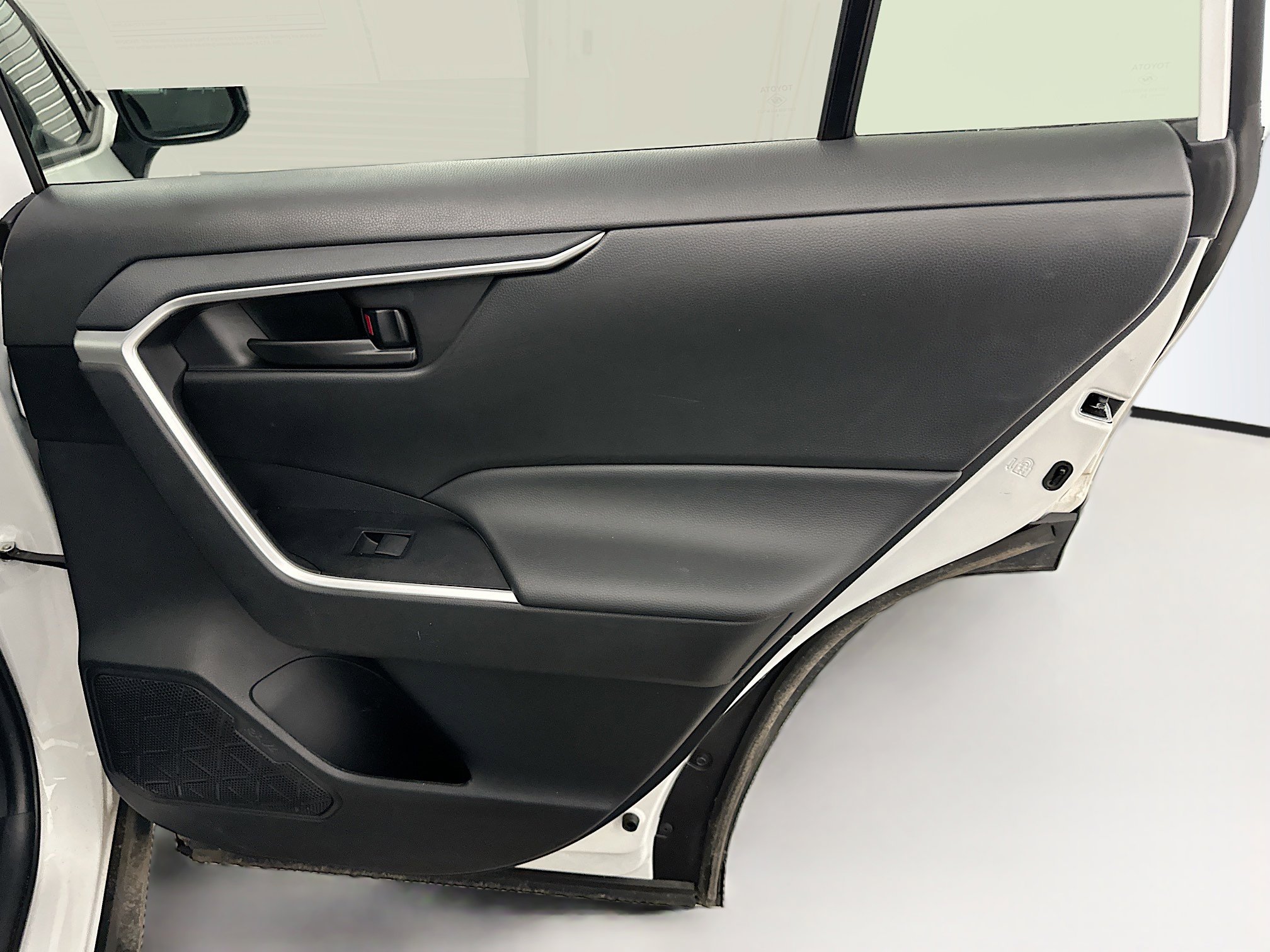 Used 2025 Toyota RAV4 LE image 31