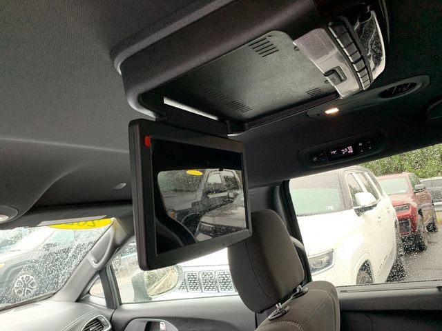 Used 2021 Chrysler Pacifica Touring w/ Cold Weather Group image 19